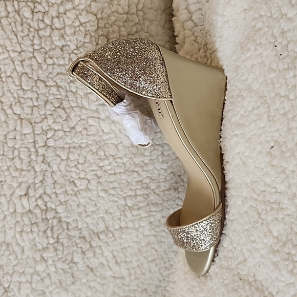 Shoes - Picture 5 of 6